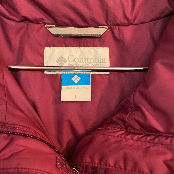 Columbia brand Women's Burgundy Puffer Jacket size: L - Picture 4 of 6